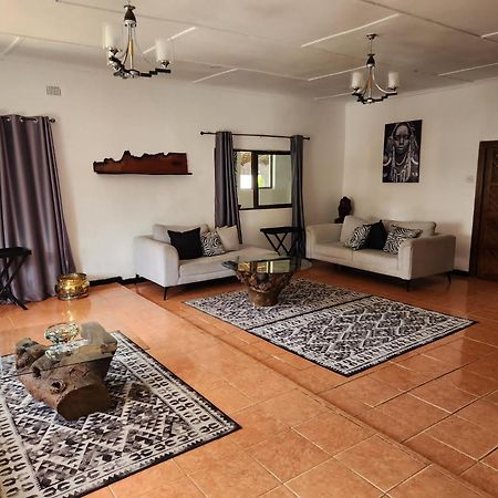 Mukala Lodge Lusaka Extérieur photo
